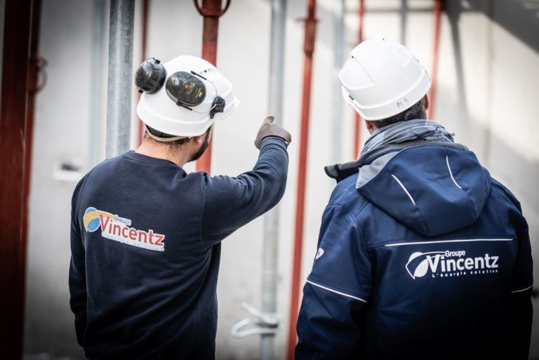 Deux techniciens du groupe Vincentz sur un chantier